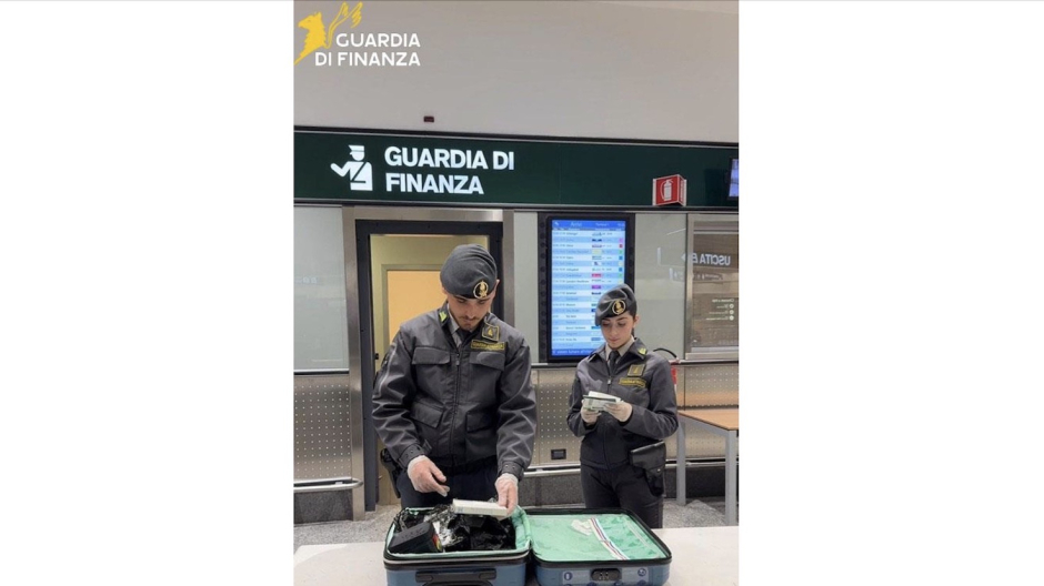Malpensa, Gdf: in pochi mesi sequestrate sigarette per valore di oltre 740 mila euro